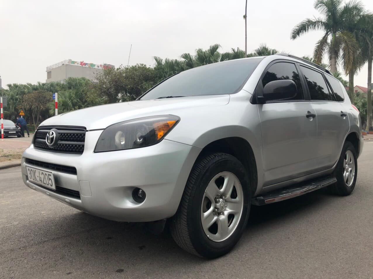 Toyota RAV4 Limited 2007 - Xe Toyota RAV4 Limited sản xuất năm 2007, màu bạc, xe nhập