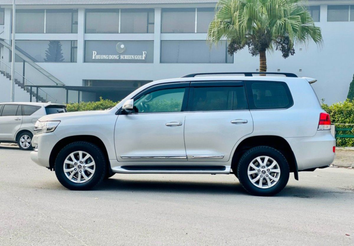 Toyota Land Cruiser   VX 4.6 V8  2019 - Bán xe Toyota Land Cruiser VX 4.6 V8 năm sản xuất 2019, màu bạc, nhập khẩu nguyên chiếc