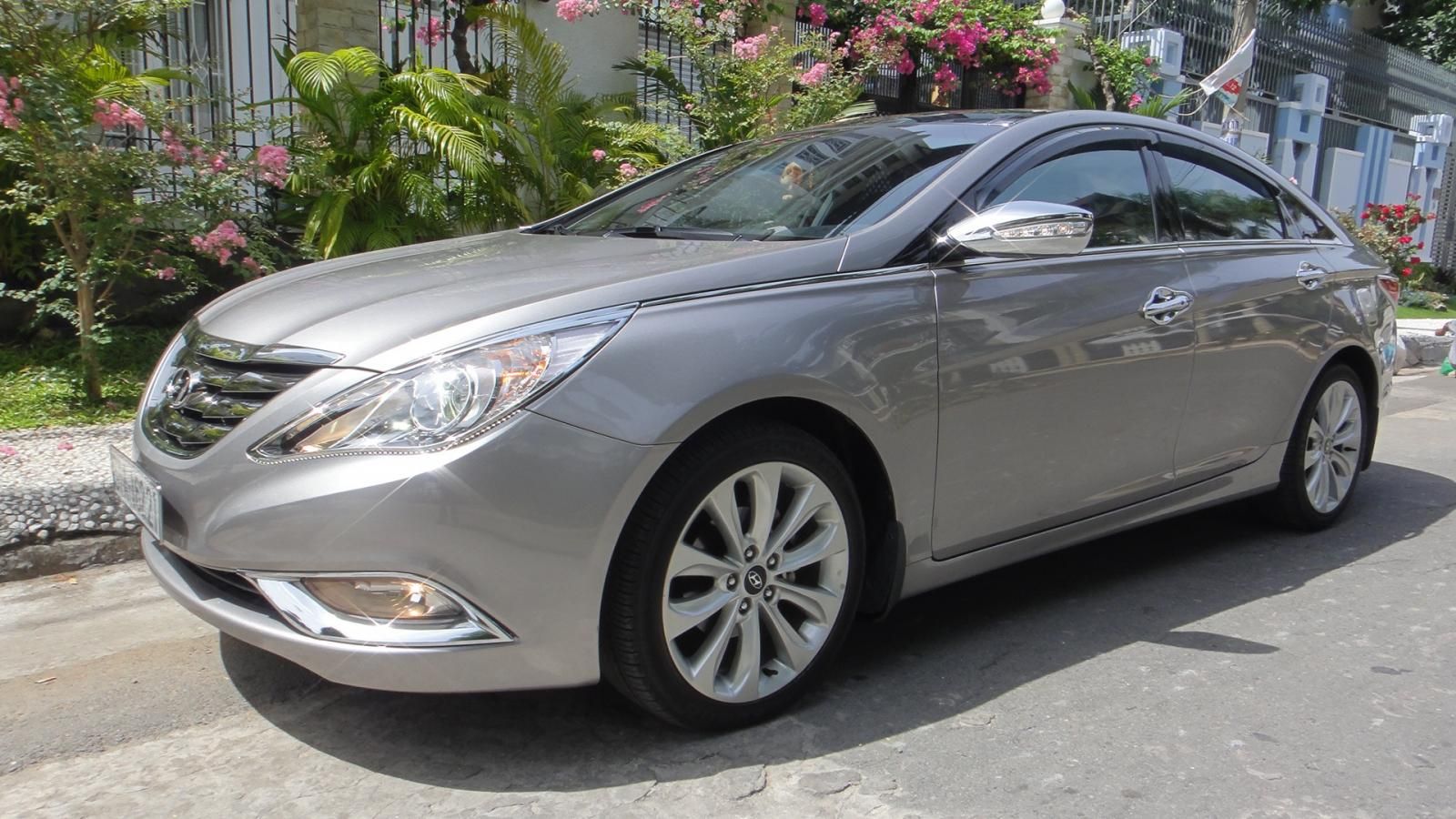 Hyundai Sonata 2010 - Bán Hyundai Sonata AT đời 2011, màu bạc, nhập khẩu