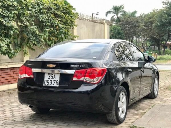 Chevrolet Cruze LTZ 2010 - Cần bán Chevrolet Cruze LTZ sản xuất 2010, màu đen giá cạnh tranh