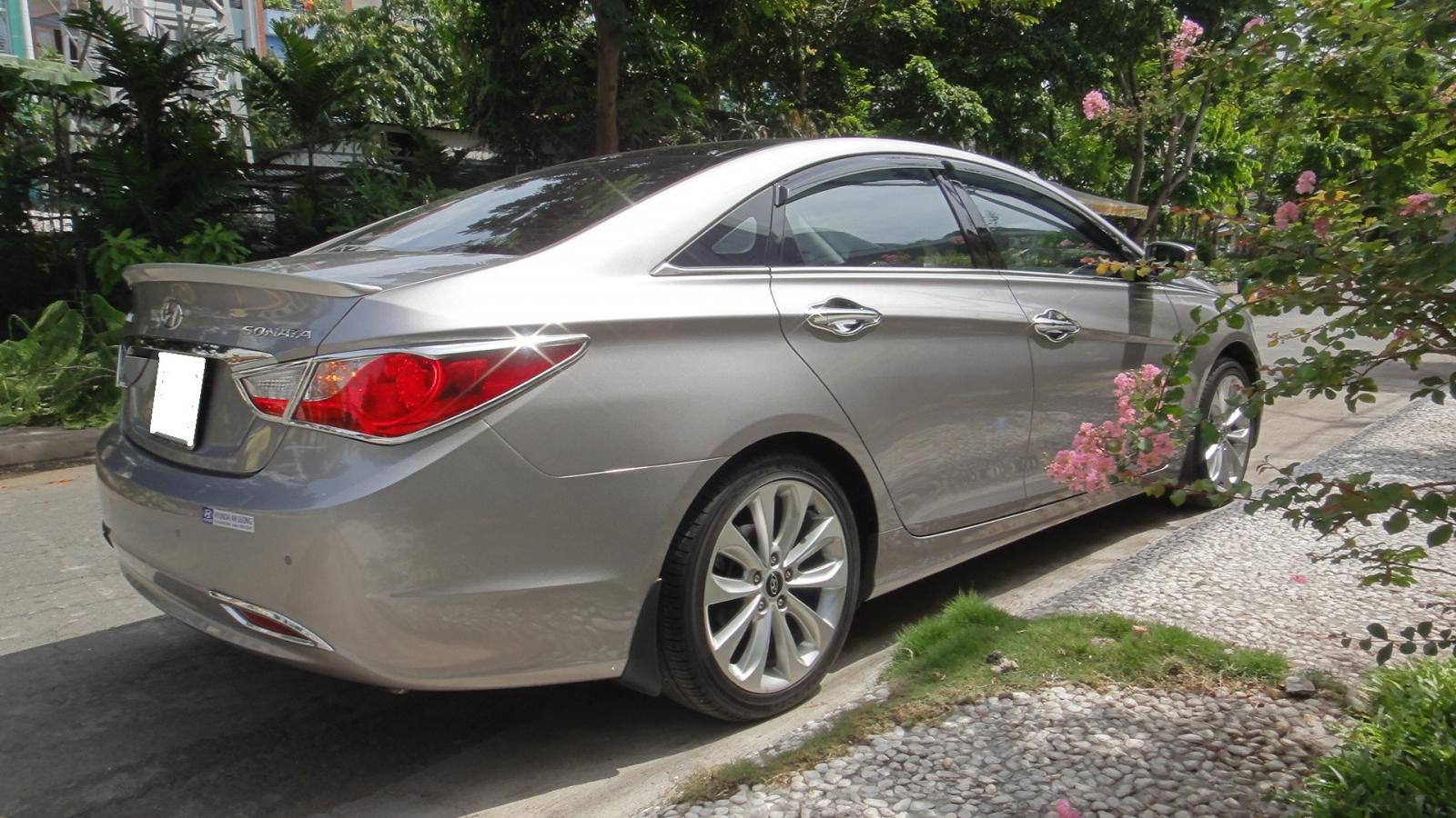 Hyundai Sonata 2010 - Bán Hyundai Sonata AT đời 2011, màu bạc, nhập khẩu