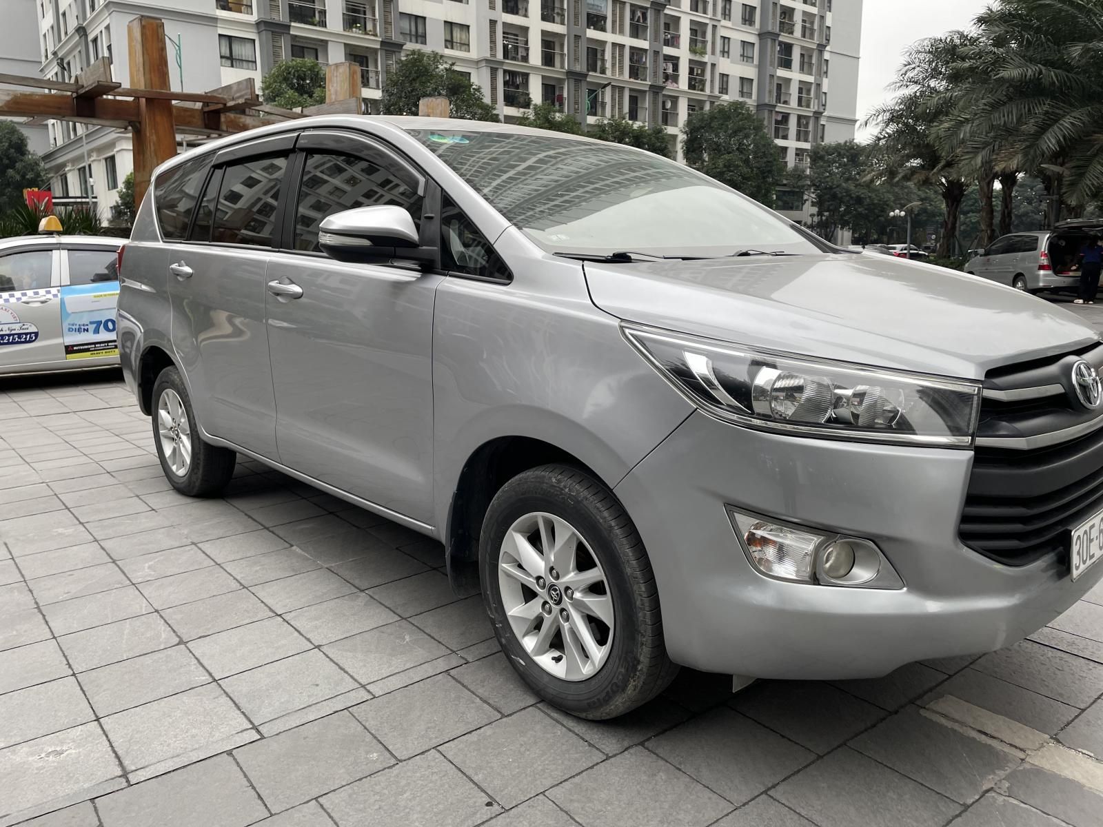 Toyota Innova 2017 - Bán xe Toyota Innova đăng ký lần đầu 2017 xe nhập giá tốt 445tr