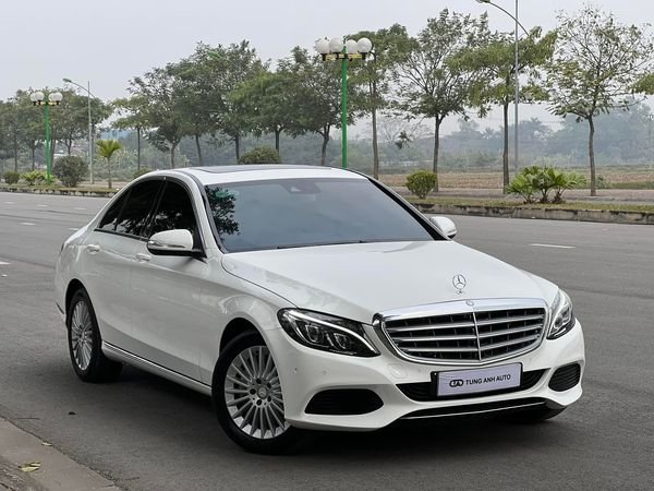 Mercedes-Benz C 250 Exclusive 2015 - Cần bán lại xe Mercedes C250 Exclusive sản xuất 2015, màu trắng