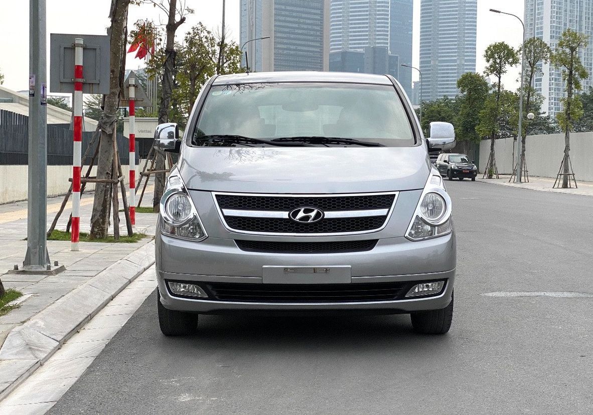 Hyundai Grand Starex   2.5 MT  2014 - Cần bán xe Hyundai Grand Starex 2.5 MT sản xuất năm 2014, màu bạc, nhập khẩu Hàn Quốc 