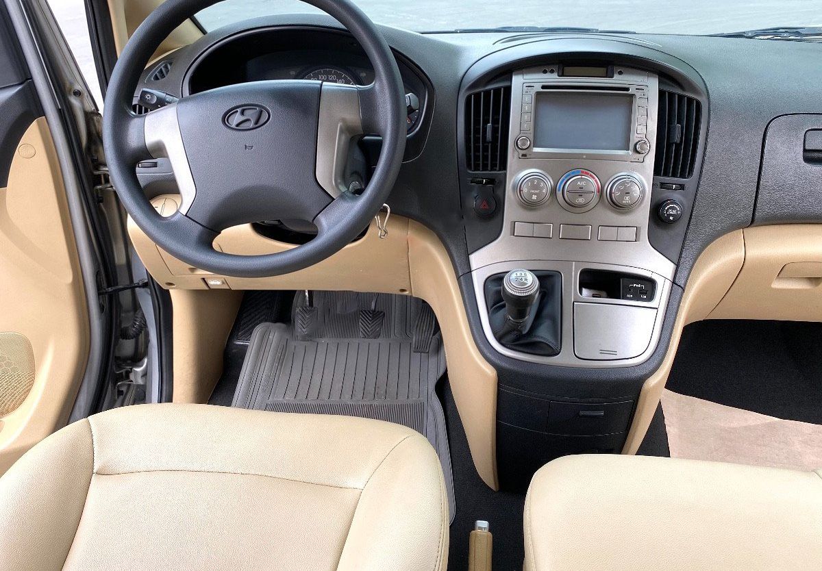 Hyundai Grand Starex   2.5 MT  2014 - Cần bán xe Hyundai Grand Starex 2.5 MT sản xuất năm 2014, màu bạc, nhập khẩu Hàn Quốc 