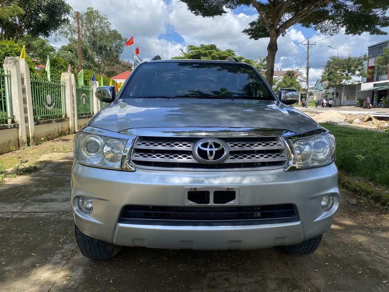 Toyota Fortuner 2011 - Bán Toyota Fortuner đời 2011 bản G máy dầu số sàn, màu bạc, giá cạnh tranh