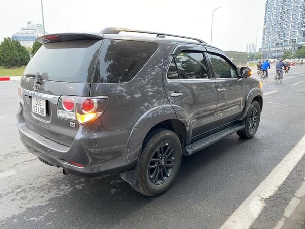 Toyota Fortuner 2.7 4x4 AT 2015 - Cần bán xe Toyota Fortuner 2.7 4x4 AT sản xuất năm 2015, màu xám chính chủ, giá 595tr