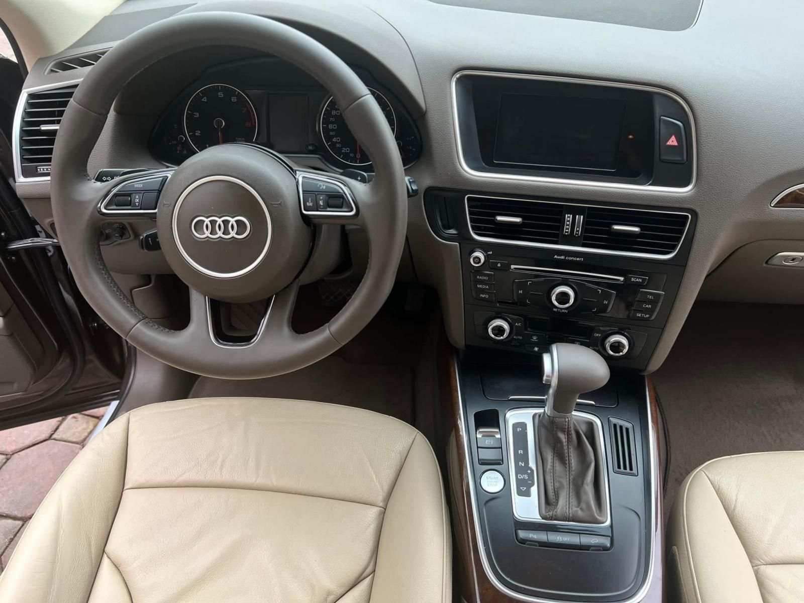 Audi Q5 2.0 TFSI Quattro 2015 - Bán Audi Q5 2.0 TFSI Quattro model 2016 màu nâu, nội thất kem sang trọng