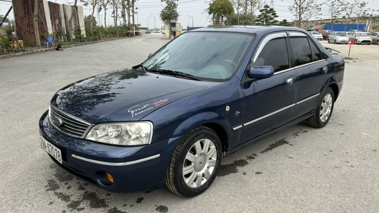 Ford Laser 2004 - Bán gấp xe Ford Laser AT năm 2004, sedan 2 đầu mà giá quá rẻ