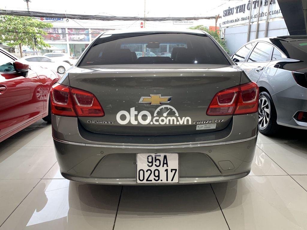 Chevrolet Cruze  LTZ 1.8AT  2017 - Cần bán xe Chevrolet Cruze LTZ 1.8AT năm 2017, màu xám số tự động