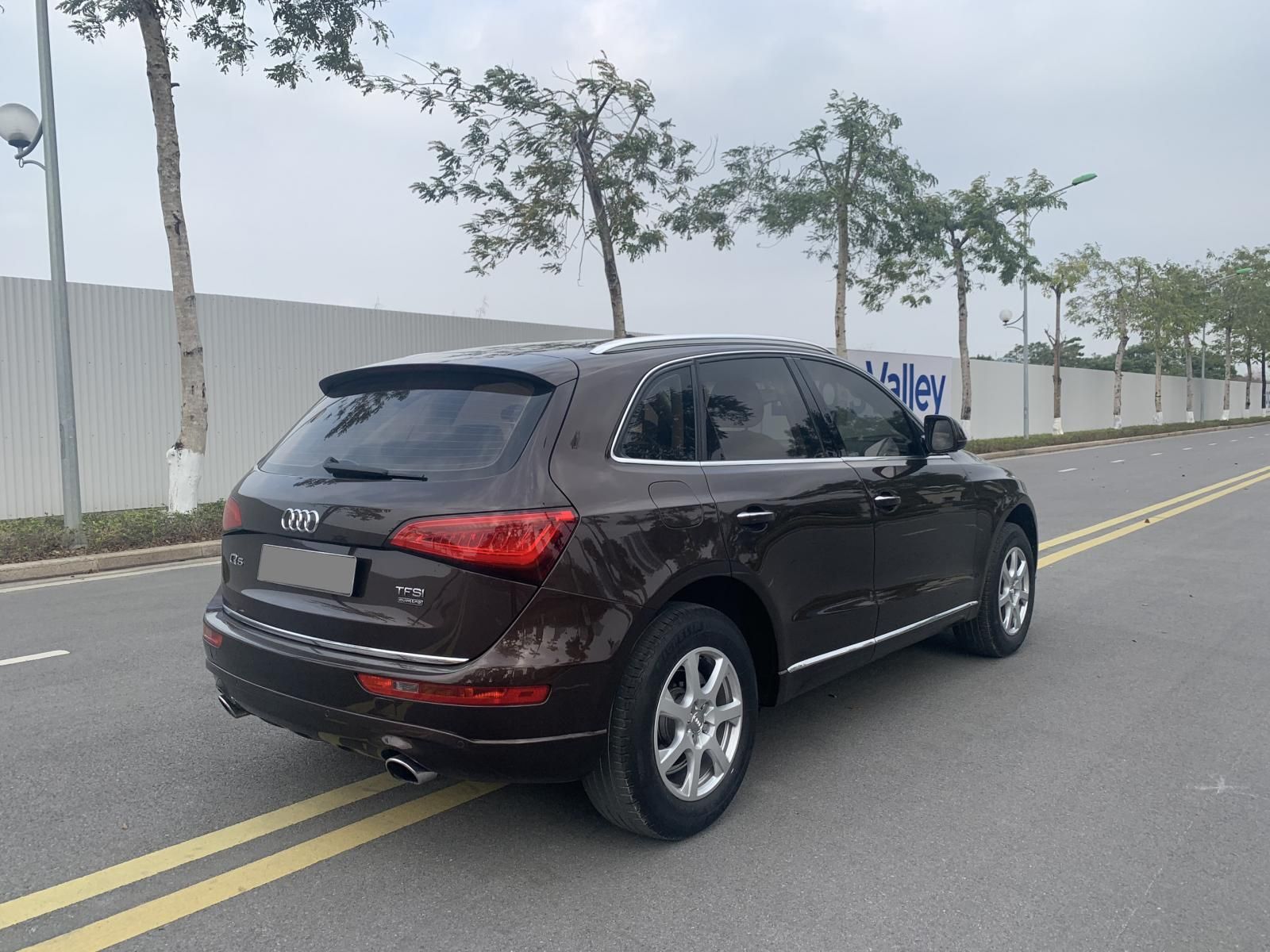 Audi Q5 2.0 TFSI Quattro 2015 - Bán Audi Q5 2.0 TFSI Quattro model 2016 màu nâu, nội thất kem sang trọng