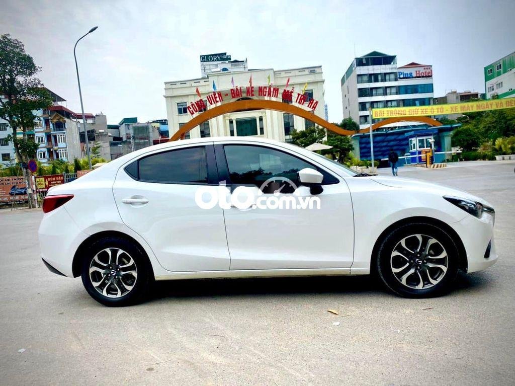 Mazda 2 2017 - Bán xe Mazda 2 Sedan 1.5L Deluxe năm 2017, màu trắng