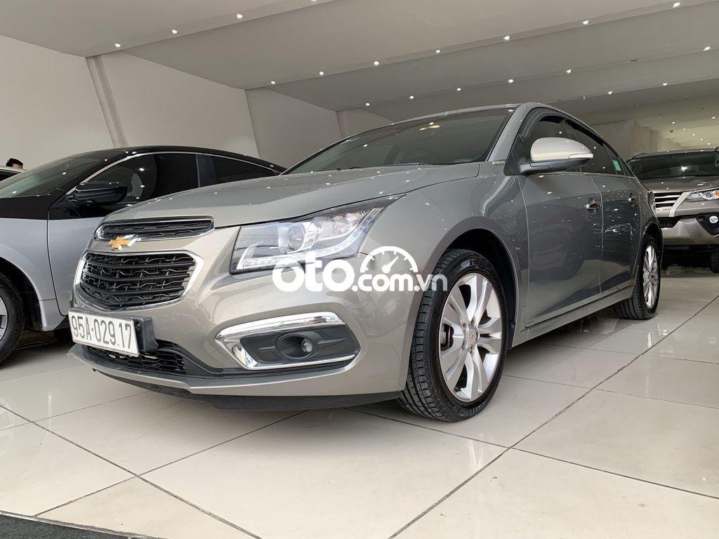 Chevrolet Cruze  LTZ 1.8AT  2017 - Cần bán xe Chevrolet Cruze LTZ 1.8AT năm 2017, màu xám số tự động