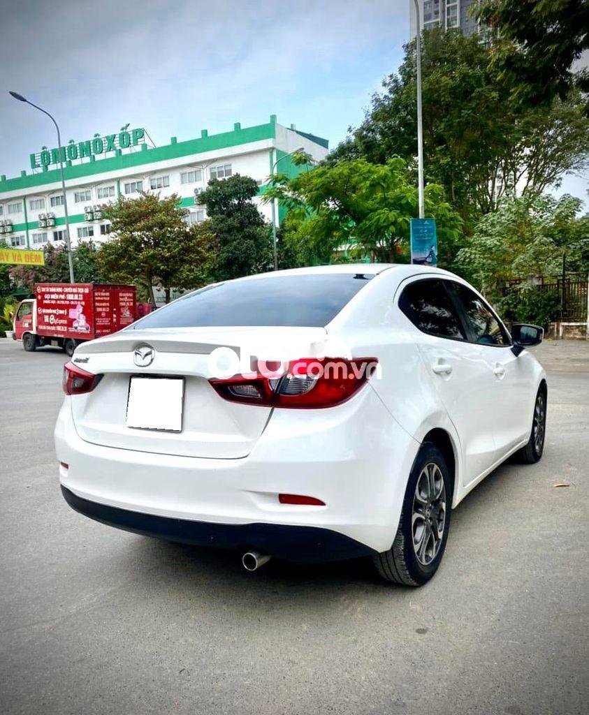 Mazda 2 2017 - Bán xe Mazda 2 Sedan 1.5L Deluxe năm 2017, màu trắng