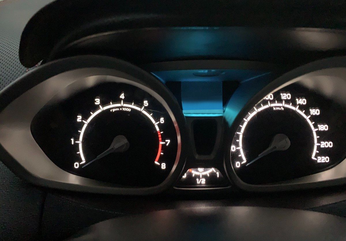Xe Ford EcoSport 1.5L AT Titanium năm sản xuất 2014, màu nâu chính chủ, giá tốt