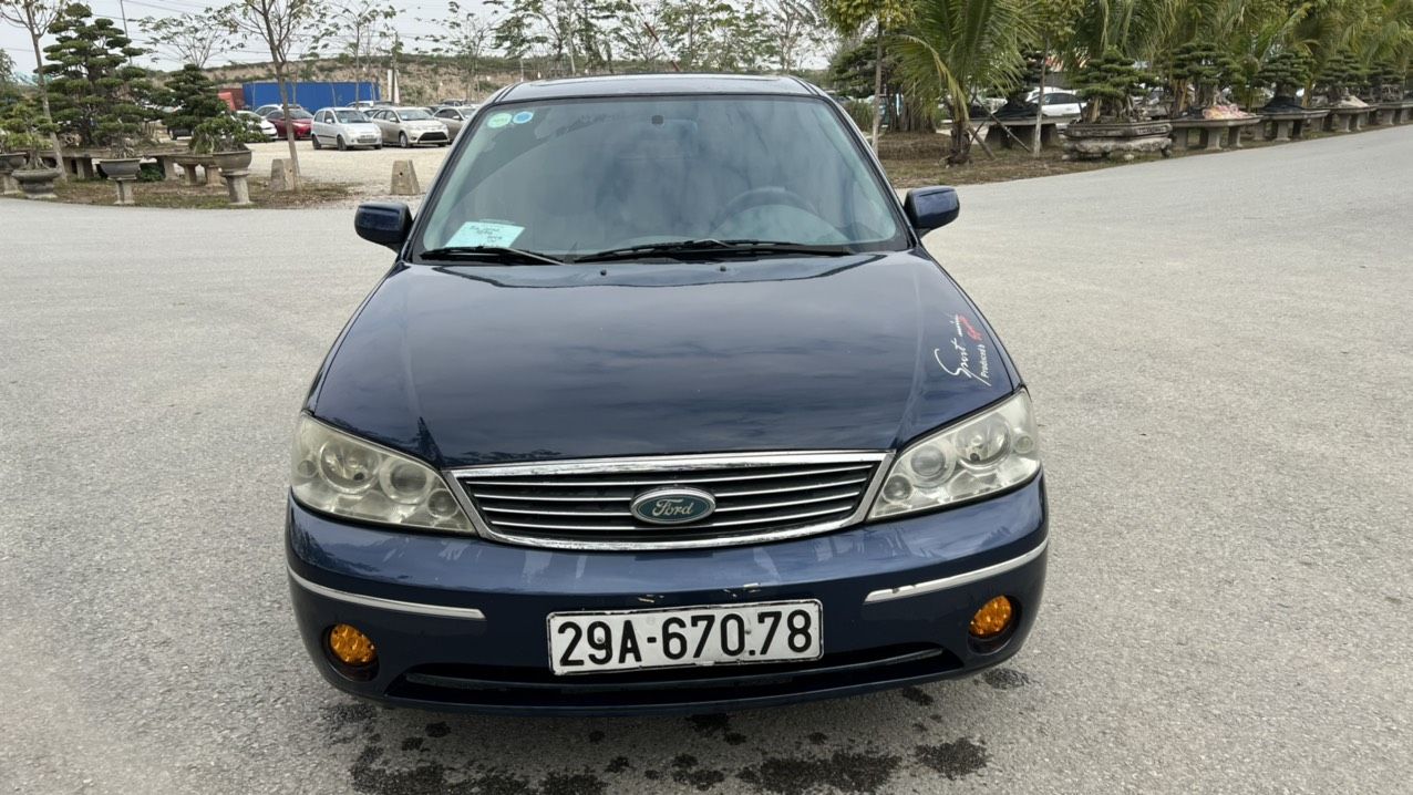 Ford Laser 2004 - Bán gấp xe Ford Laser AT năm 2004, sedan 2 đầu mà giá quá rẻ