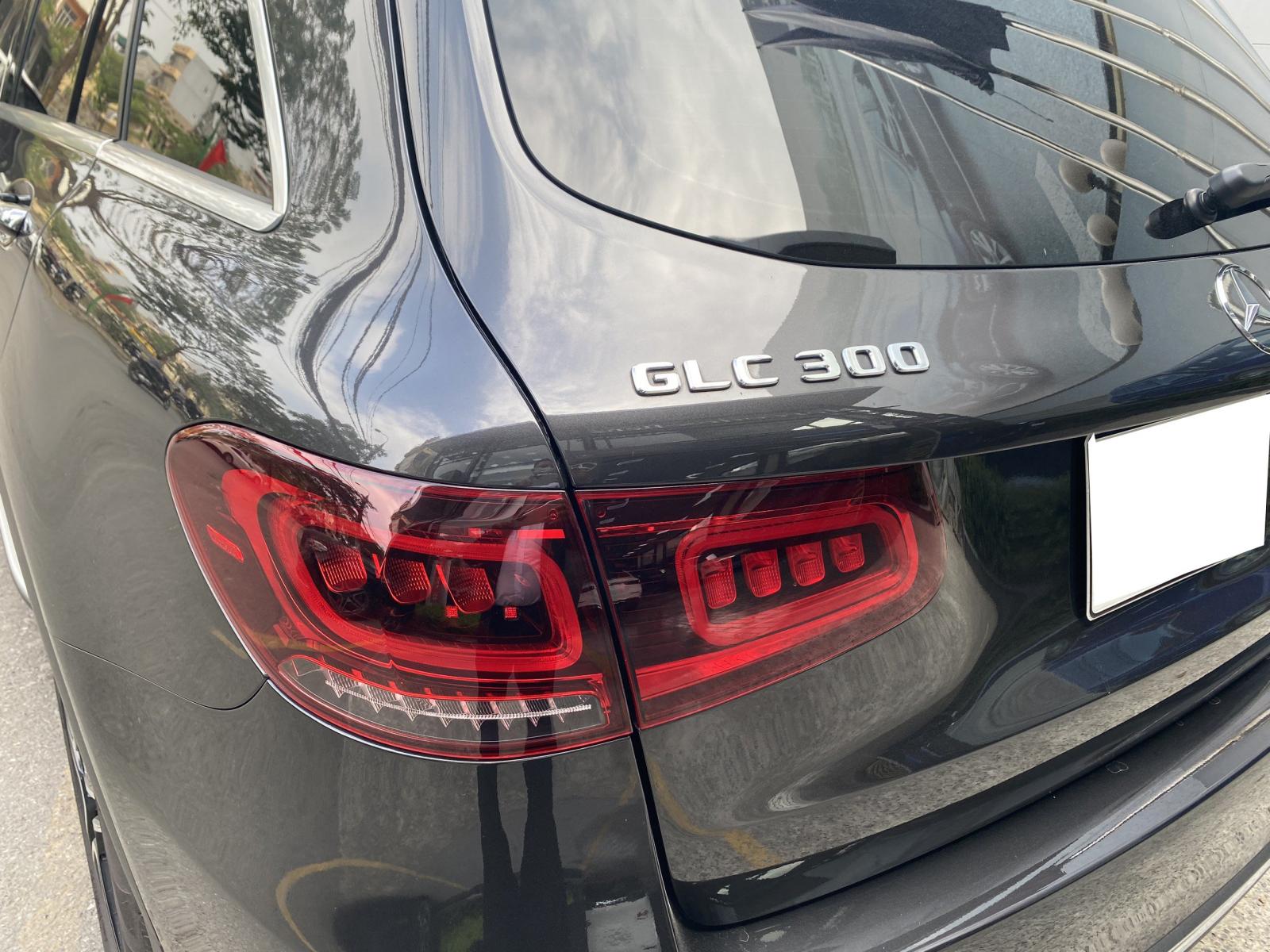 Mercedes-Benz GLC-Class GLC300 4Matic 2021 - Bán xe Mercedes-Benz GLC300 4Matic sản xuất 2021, màu xám, nội thất kem