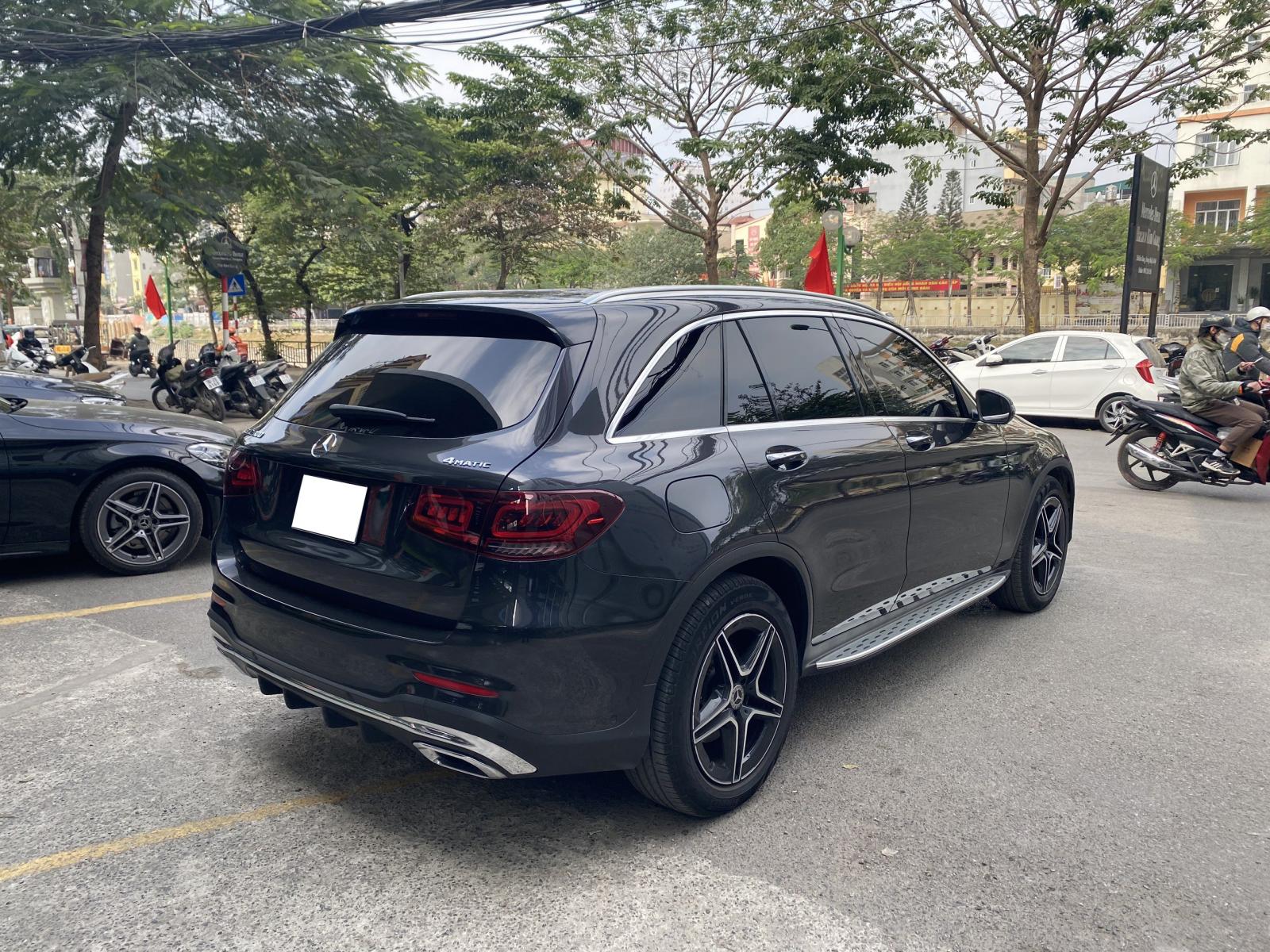 Mercedes-Benz GLC-Class GLC300 4Matic 2021 - Bán xe Mercedes-Benz GLC300 4Matic sản xuất 2021, màu xám, nội thất kem