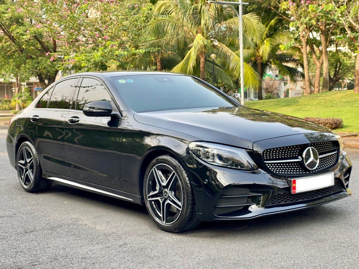 Mercedes-Benz C300  C300 AMG  2021 - Cần bán Mercedes C300 AMG sản xuất 2021, màu đen