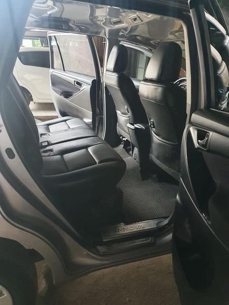 Toyota Innova 2.0G 2018 - Bán xe Toyota Innova 2.0G năm sản xuất 2018, màu bạc, giá tốt