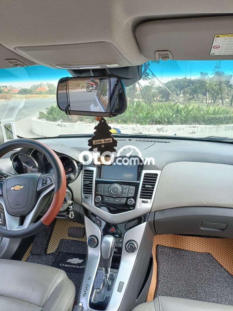 Chevrolet Cruze LTZ 2010 - Cần bán xe Chevrolet Cruze LTZ năm 2010, màu bạc, xe nhập như mới