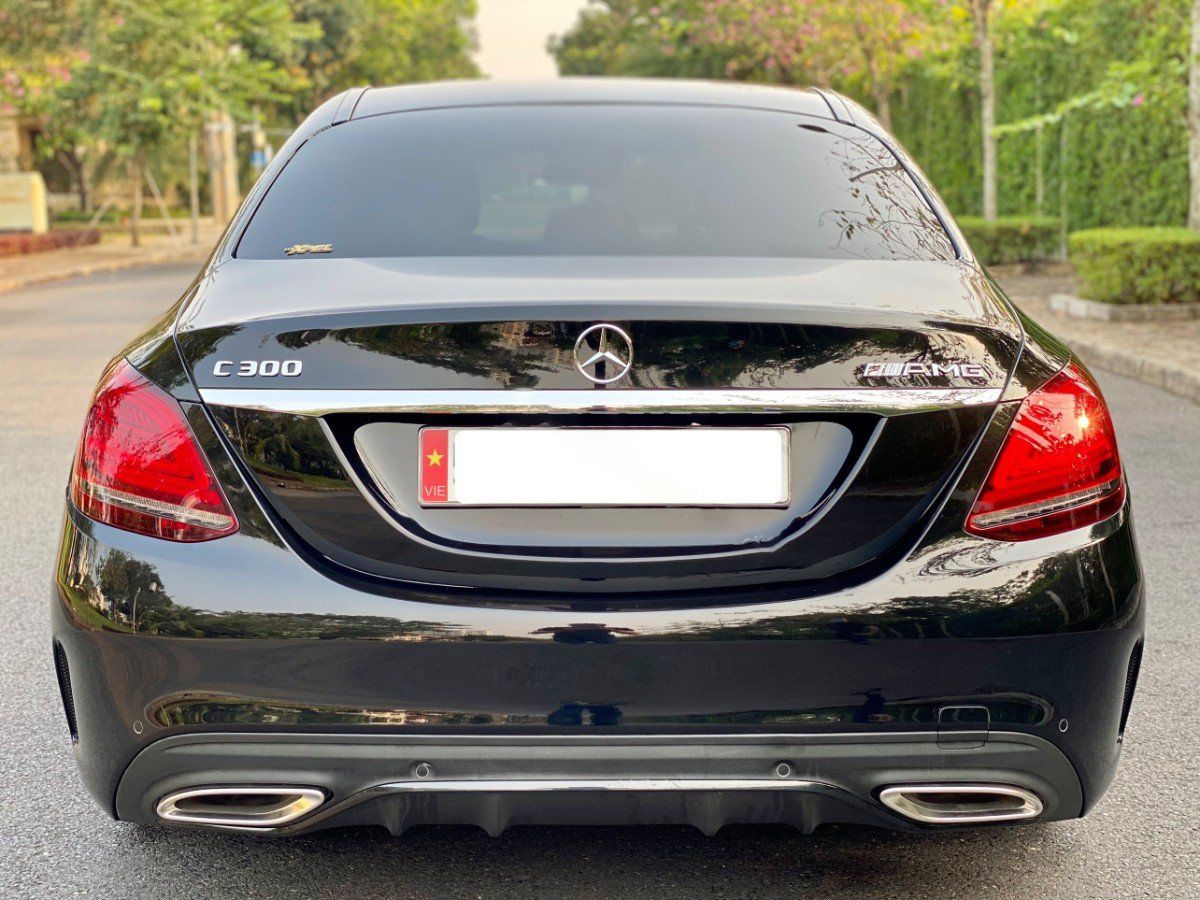 Mercedes-Benz C300  C300 AMG  2021 - Cần bán Mercedes C300 AMG sản xuất 2021, màu đen