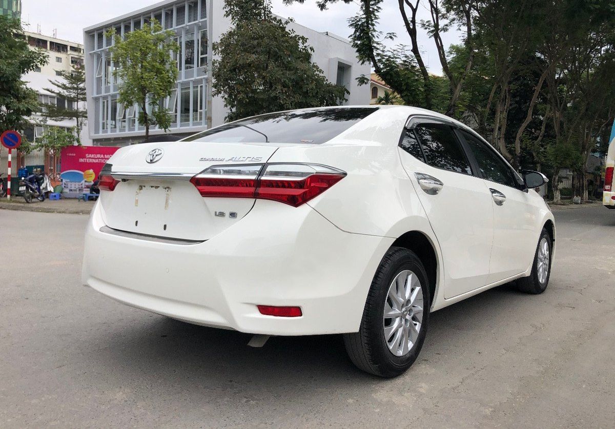 Toyota Corolla 2019 - Cần bán lại xe Toyota Corolla Altis sản xuất 2019, màu trắng, giá tốt