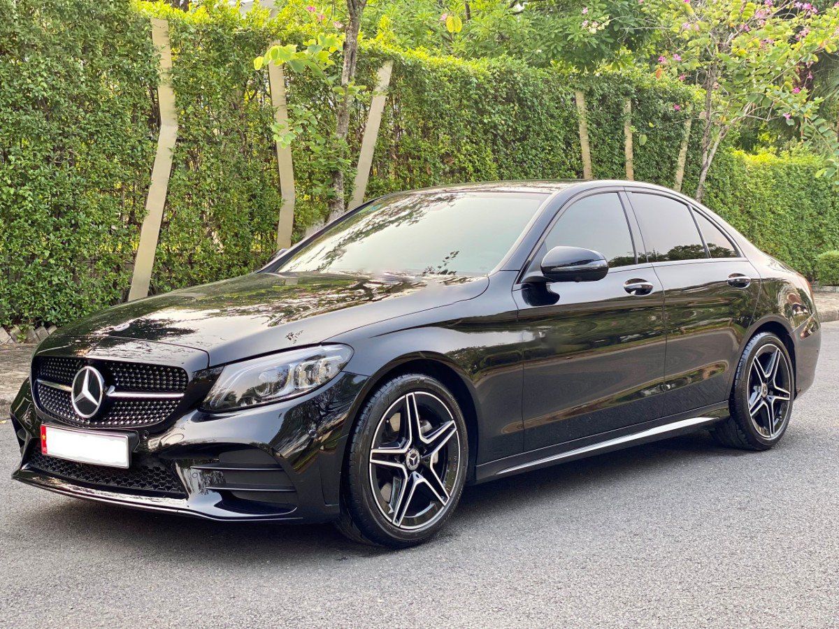 Mercedes-Benz C300  C300 AMG  2021 - Cần bán Mercedes C300 AMG sản xuất 2021, màu đen