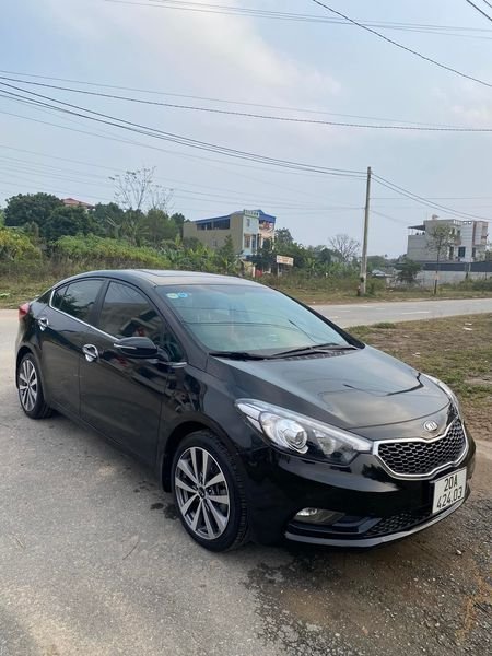 Kia K3 2014 - Cần bán gấp Kia K3 1.6AT sản xuất năm 2014, màu đen giá cạnh tranh