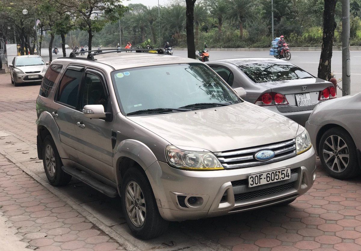 Ford Escape   XLT 2008 - Cần bán lại xe Ford Escape XLT sản xuất 2008, màu ghi vàng