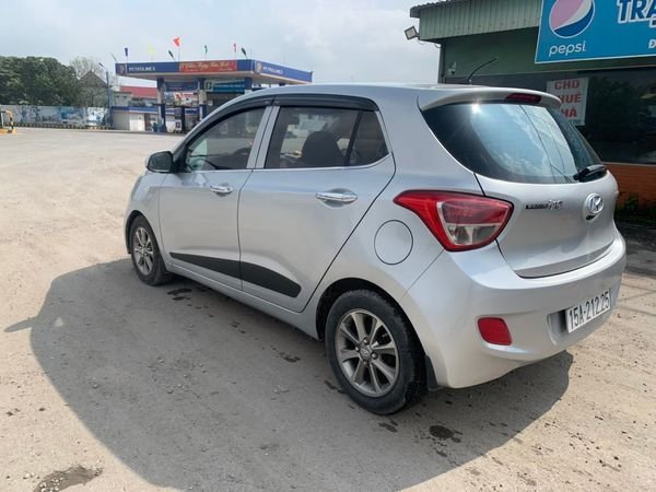 Hyundai Grand i10 1.0MT 2015 - Bán Hyundai Grand i10 1.0MT sản xuất 2015, màu bạc