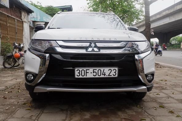 Mitsubishi Outlander  2.0 Premium 2018 - Bán Mitsubishi Outlander 2.0 Premium năm 2018, màu trắng, giá chỉ 745 triệu