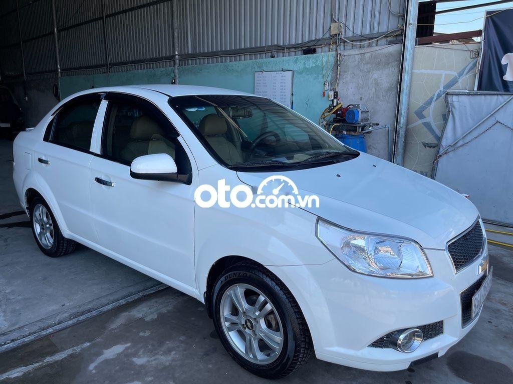 Chevrolet Aveo 2015 - Bán Chevrolet Aveo MT sản xuất năm 2015, màu trắng còn mới