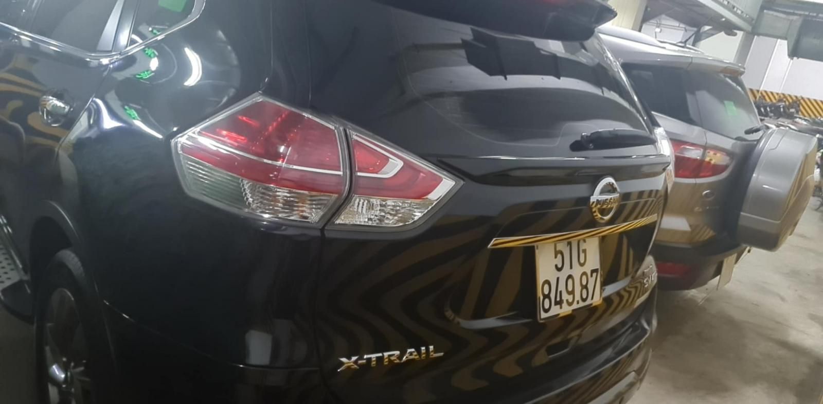 Nissan X trail 2018 - Cần bán lại xe Nissan X trail 2.5 SV 4WD sản xuất năm 2018, màu đen, xe một chủ từ mới, giá chỉ 800 triệu