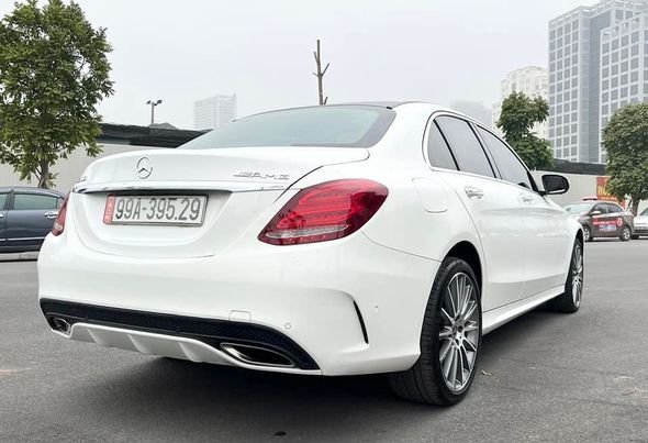 Mercedes-Benz C300 AMG 2017 - Bán ô tô Mercedes C300 AMG sản xuất năm 2017, màu trắng