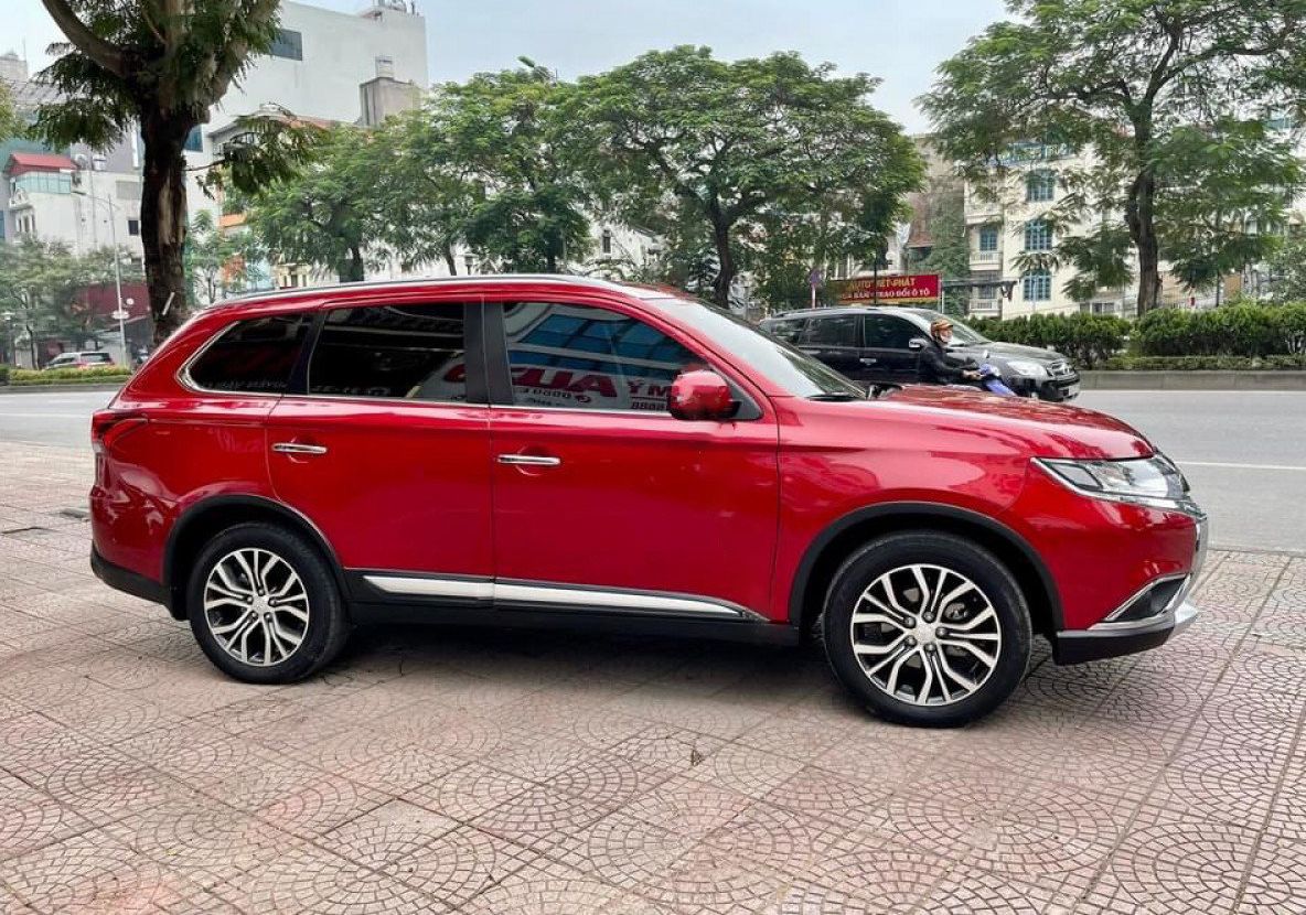 Mitsubishi Outlander   2.0 CVT Premium   2019 - Cần bán xe Mitsubishi Outlander 2.0 CVT Premium sản xuất năm 2019, màu đỏ