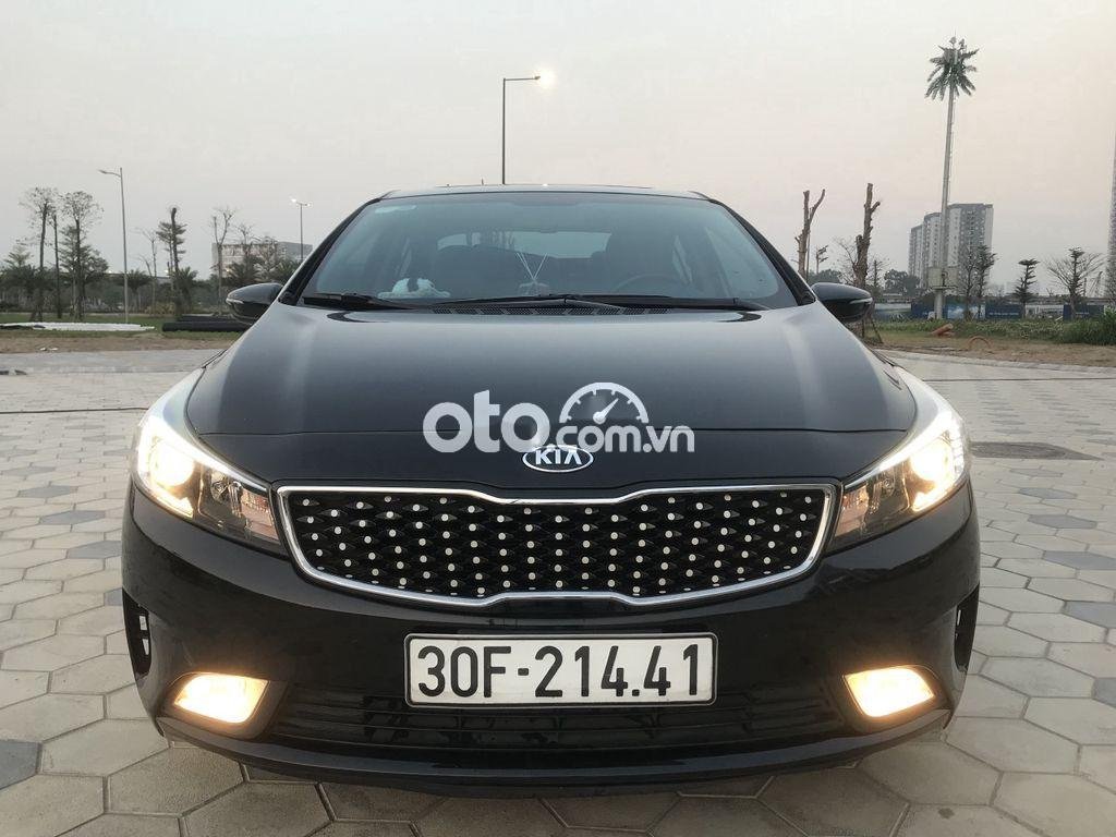 Kia Cerato   AT 2018 - Cần bán gấp Kia Cerato AT năm 2018, màu đen