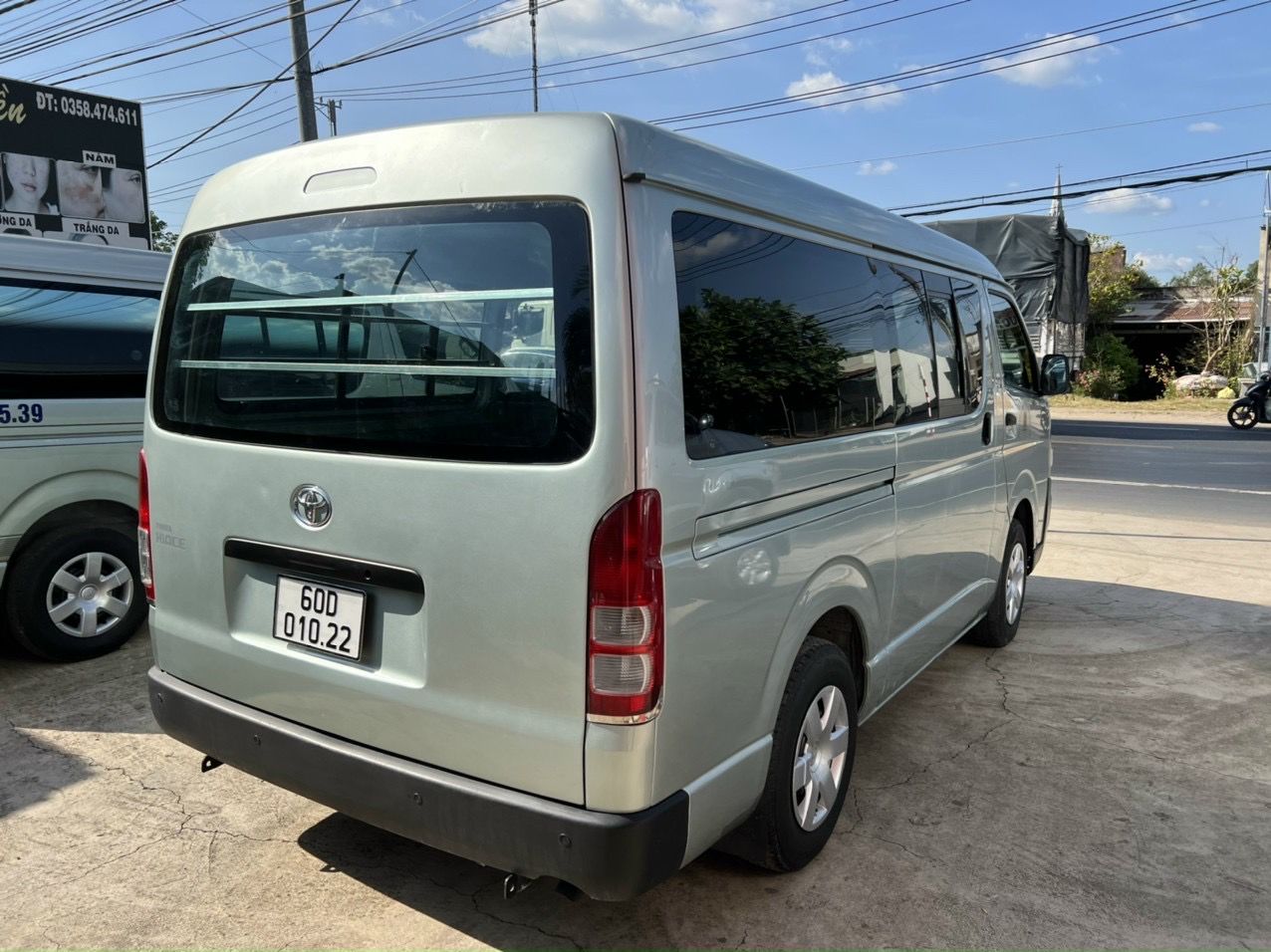 Toyota Hiace 2007 - Cần bán gấp Toyota Hiace sx 2007, đã hạ tải van 6 chỗ 850 kg, giá 215tr