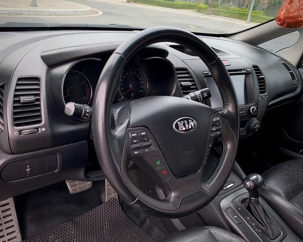 Kia K3 AT 2014 - Cần bán Kia K3 AT sản xuất năm 2014, màu đen giá cạnh tranh