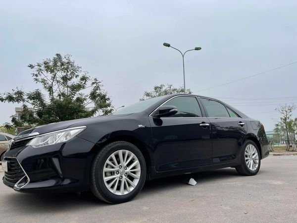 Toyota Camry 2.5Q 2017 - Bán Toyota Camry 2.5Q năm sản xuất 2017, màu đen chính chủ giá cạnh tranh