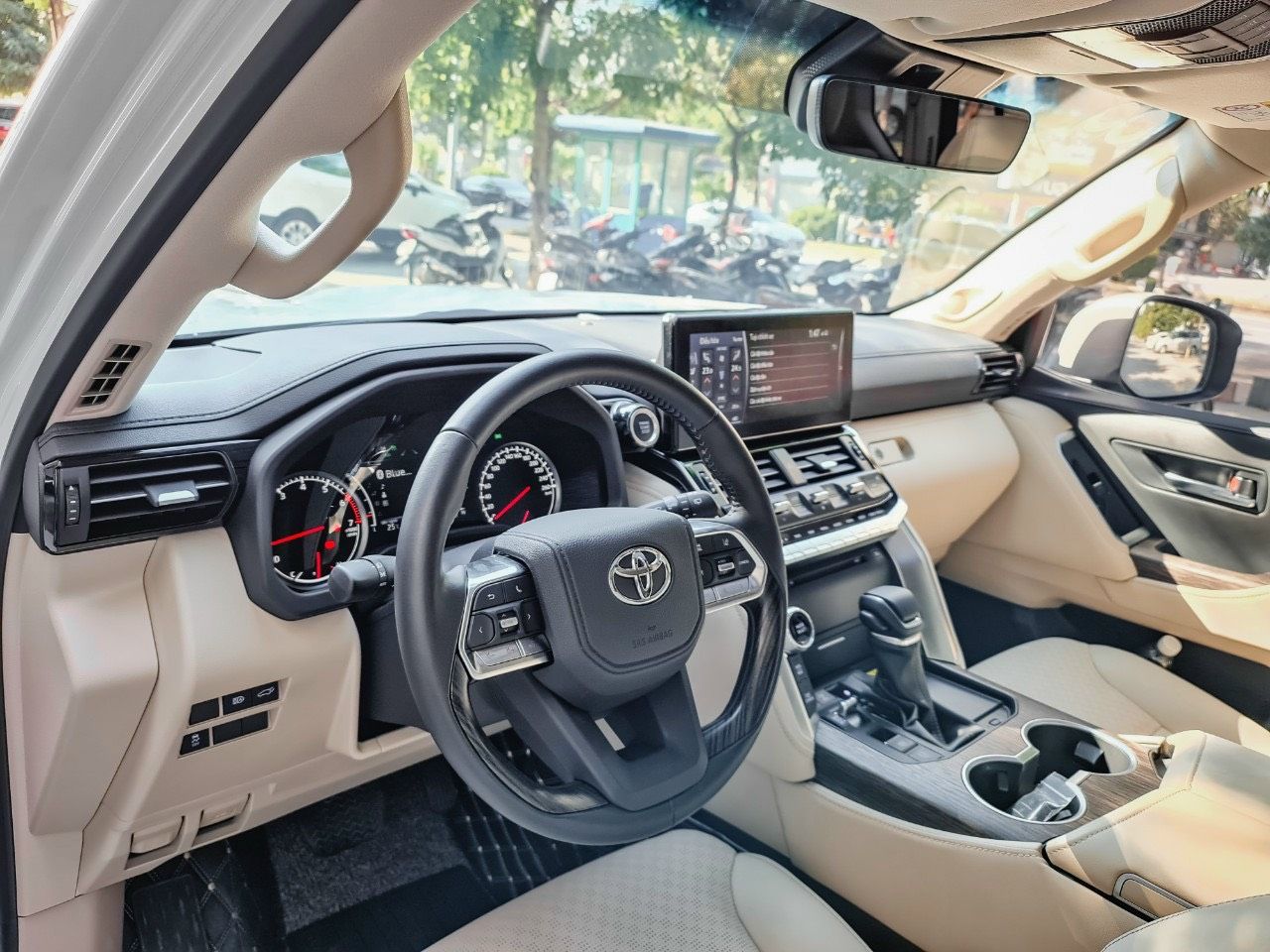 Toyota Land Cruiser 2022 - Xe sẵn giao ngay