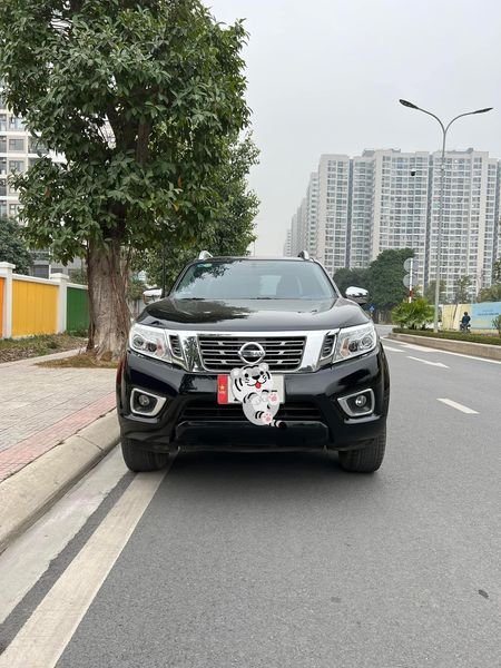 Nissan Navara VL 2018 - Bán Nissan Navara VL năm sản xuất 2018, màu đen còn mới, 628 triệu