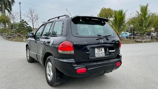 Hyundai Santa Fe 2003 - Cần bán gấp Hyundai Santa Fe Gold sản xuất năm 2003, màu đen, giá chỉ 200 triệu