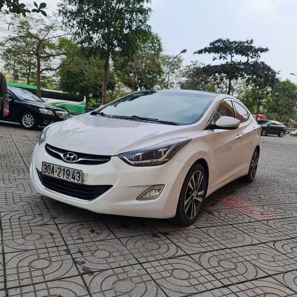 Hyundai Avante 1.6AT 2011 - Bán Hyundai Avante M16 1.6AT sản xuất năm 2011, màu trắng, nhập khẩu, giá tốt