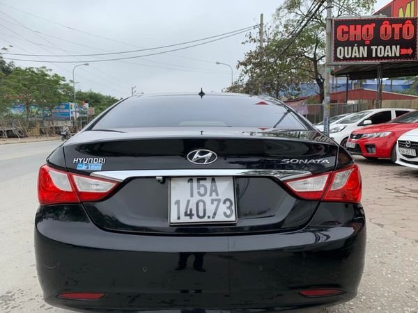 Hyundai Sonata 2010 - Bán Hyundai Sonata 2.0 sản xuất năm 2010, màu đen, xe nhập, 379tr