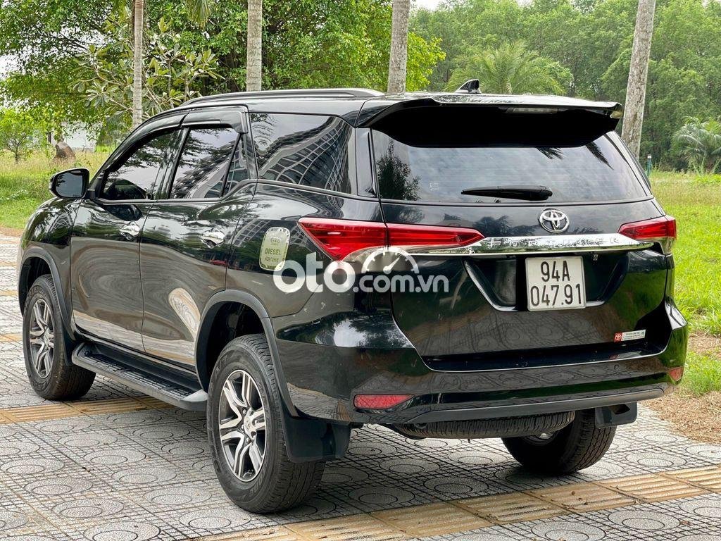 Toyota Fortuner 4x2 AT 2019 - Cần bán lại xe Toyota Fortuner 4x2 AT sản xuất 2019, màu đen giá cạnh tranh