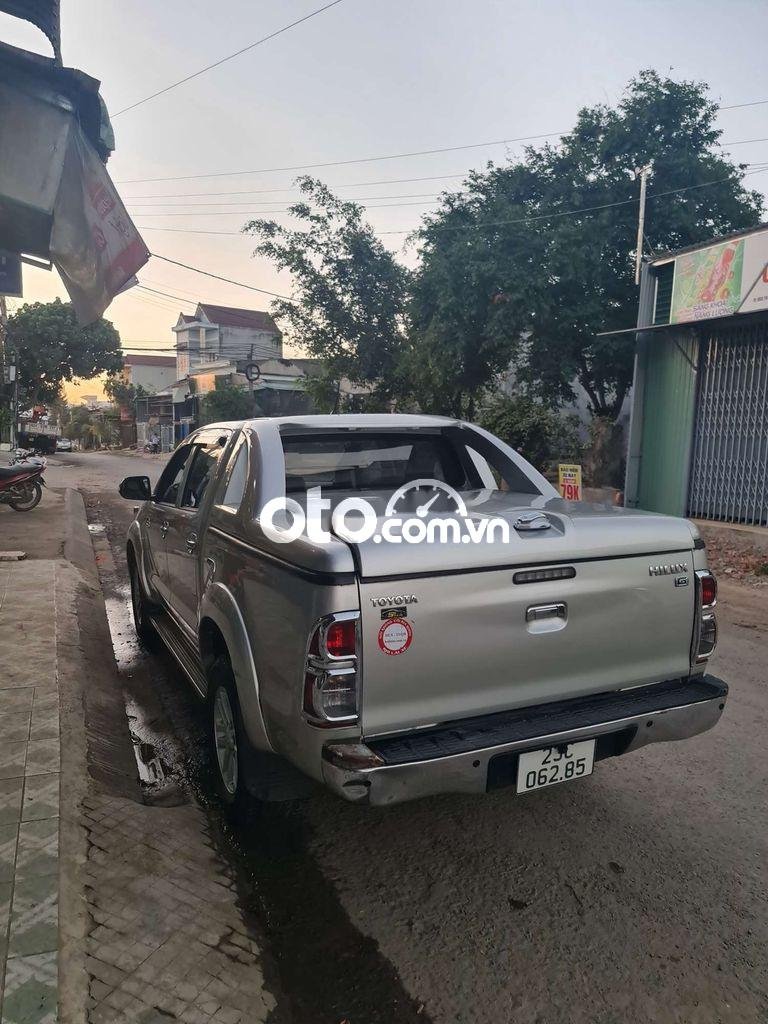 Toyota Hilux  3.0G 4x4MT 2012 - Bán Toyota Hilux 3.0G 4x4MT năm 2012, màu bạc, nhập khẩu nguyên chiếc