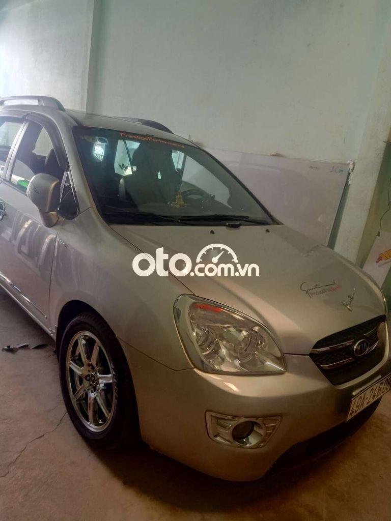 Kia Carens MT 2010 - Cần bán gấp Kia Carens MT sản xuất năm 2010, màu bạc, giá tốt