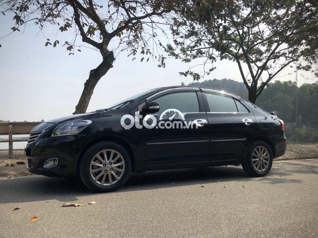 Toyota Vios E 2013 - Cần bán gấp Toyota Vios E sản xuất năm 2013, màu đen chính chủ, giá 285tr