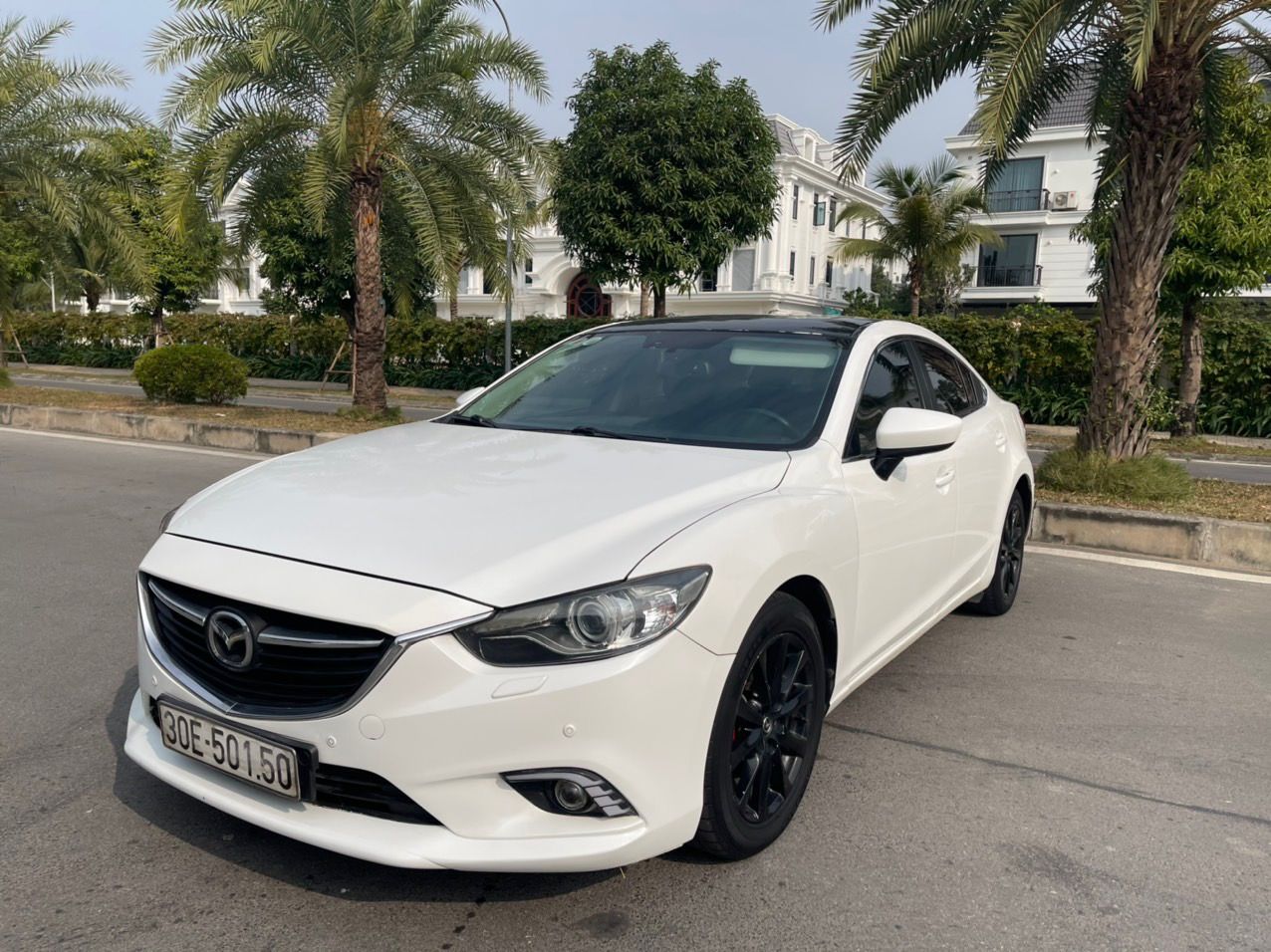 Mazda 6 2.0AT 2015 - Gia đình cần bán Mazda 6 2.0 AT sx 2015, chính chủ con gái công chức sử dụng nên xe còn rất đẹp